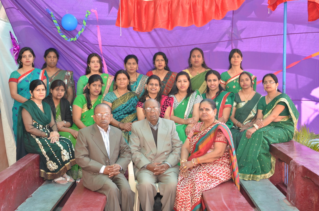 Faculty Group Picture 2015