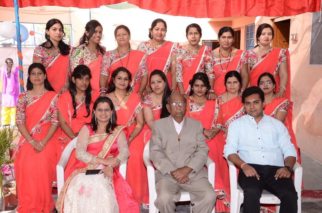 Faculty Group Picture 2016